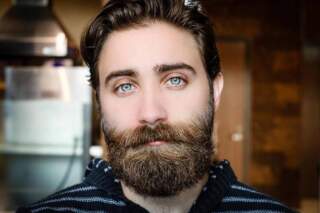 Comparing Brush-On Beard Color Tools: Brushes, Applicators, and Techniques