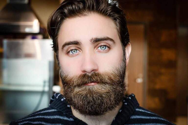Comparing Brush-On Beard Color Tools: Brushes, Applicators, and Techniques